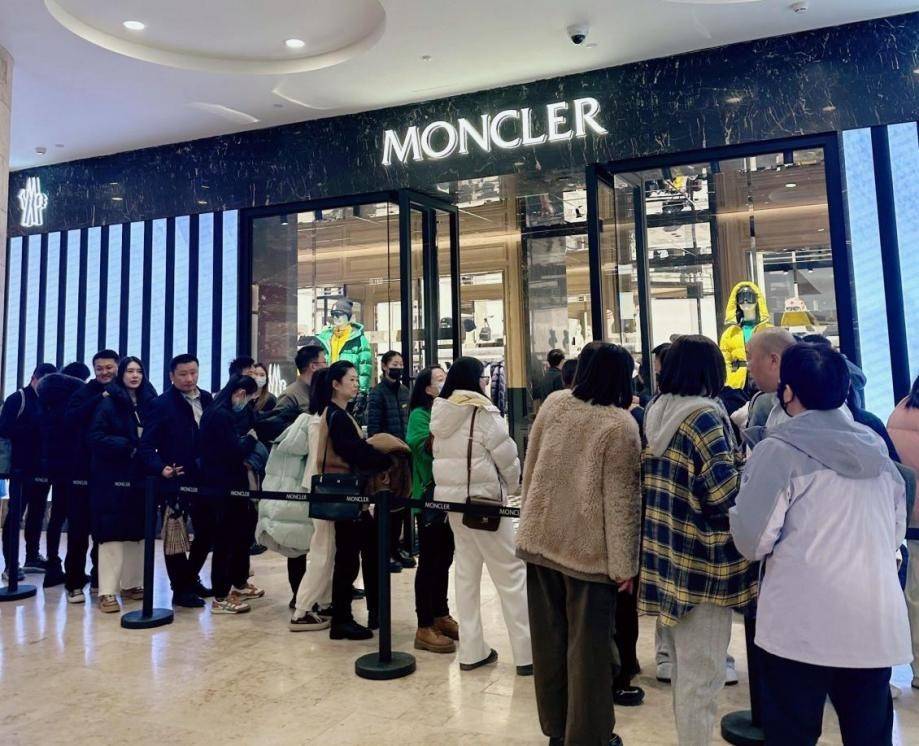 还抢着买加拿大鹅卖不动它卖疯了开元棋牌网站2万元一件又土又贵(图15)