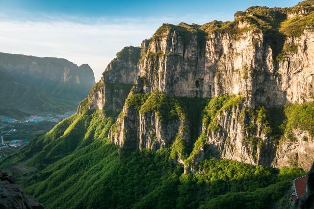 太行山悬崖18人安全转移1人突发疾病遇难开元棋牌app19人徒步团被困河南辉县南(图2)